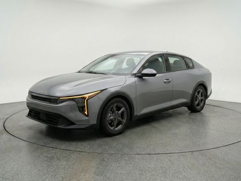 Used 2025 Kia K4 LXS image 3