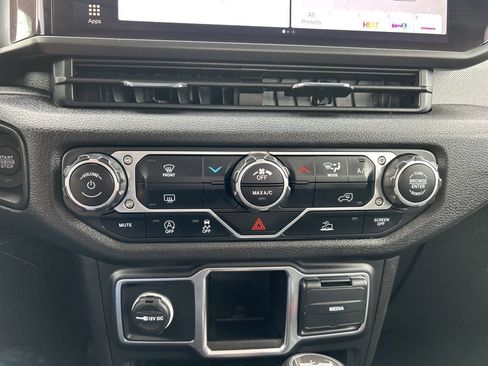 Used 2024 Jeep Wrangler Sport image 23