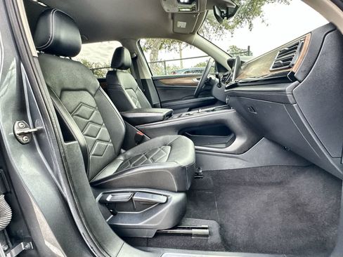 Used 2024 Volkswagen Atlas SE image 9