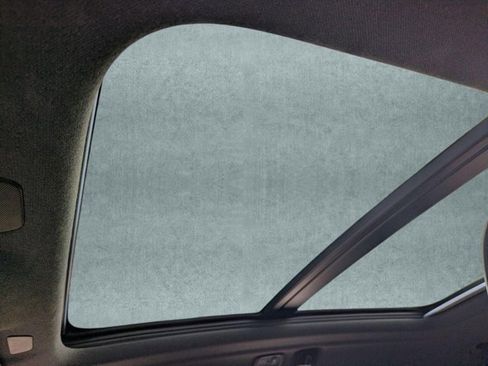 Used 2022 Volvo XC40 T5 R-Design w/ Climate Package image 9