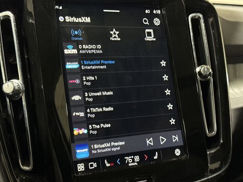 Used 2024 Volvo XC40 B5 Plus image 13