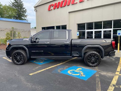 Used 2022 GMC Sierra 2500 Denali w/ Denali Black Diamond Edition AWD/4WD image 12
