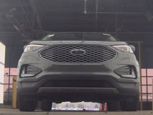 Used 2023 Ford Edge SEL w/ Convenience Package AWD/4WD image 3