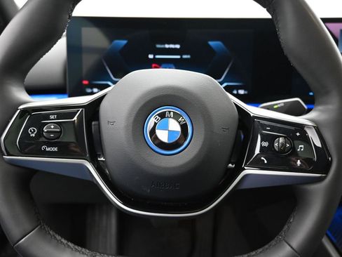 Used 2024 BMW i5 eDrive40i image 12