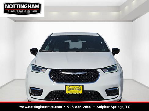 New 2026 Chrysler Pacifica Select image 2