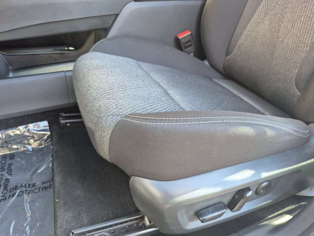 Used 2025 Nissan Rogue SV AWD/4WD image 12