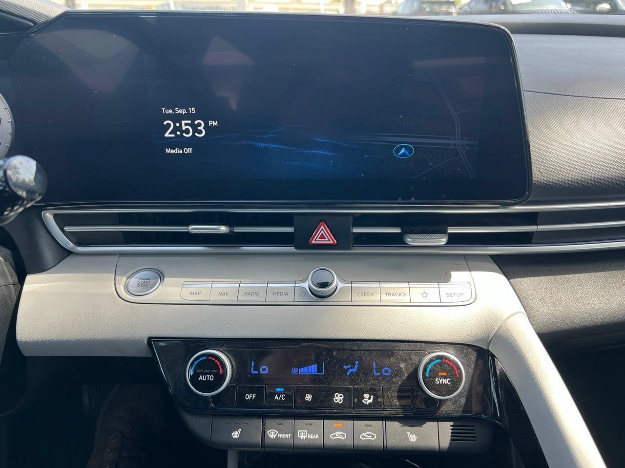 Used 2025 Hyundai Elantra Limited FWD image 18