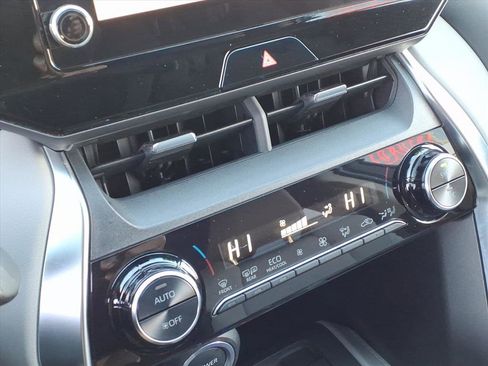 Certified 2023 Toyota Venza LE image 18