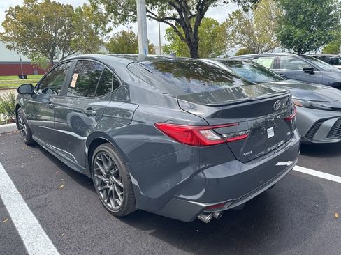 Used 2025 Toyota Camry SE w/ Convenience Package image 5