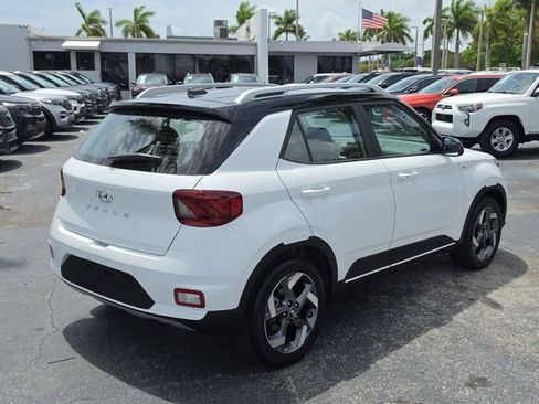 Used 2025 Hyundai Venue Limited image 3
