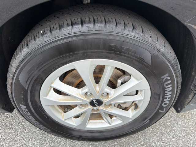 Used 2024 Kia Carnival LX FWD image 12