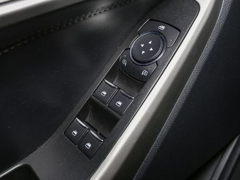 Used 2021 Ford Explorer XLT w/ Equipment Group 202A AWD/4WD image 36