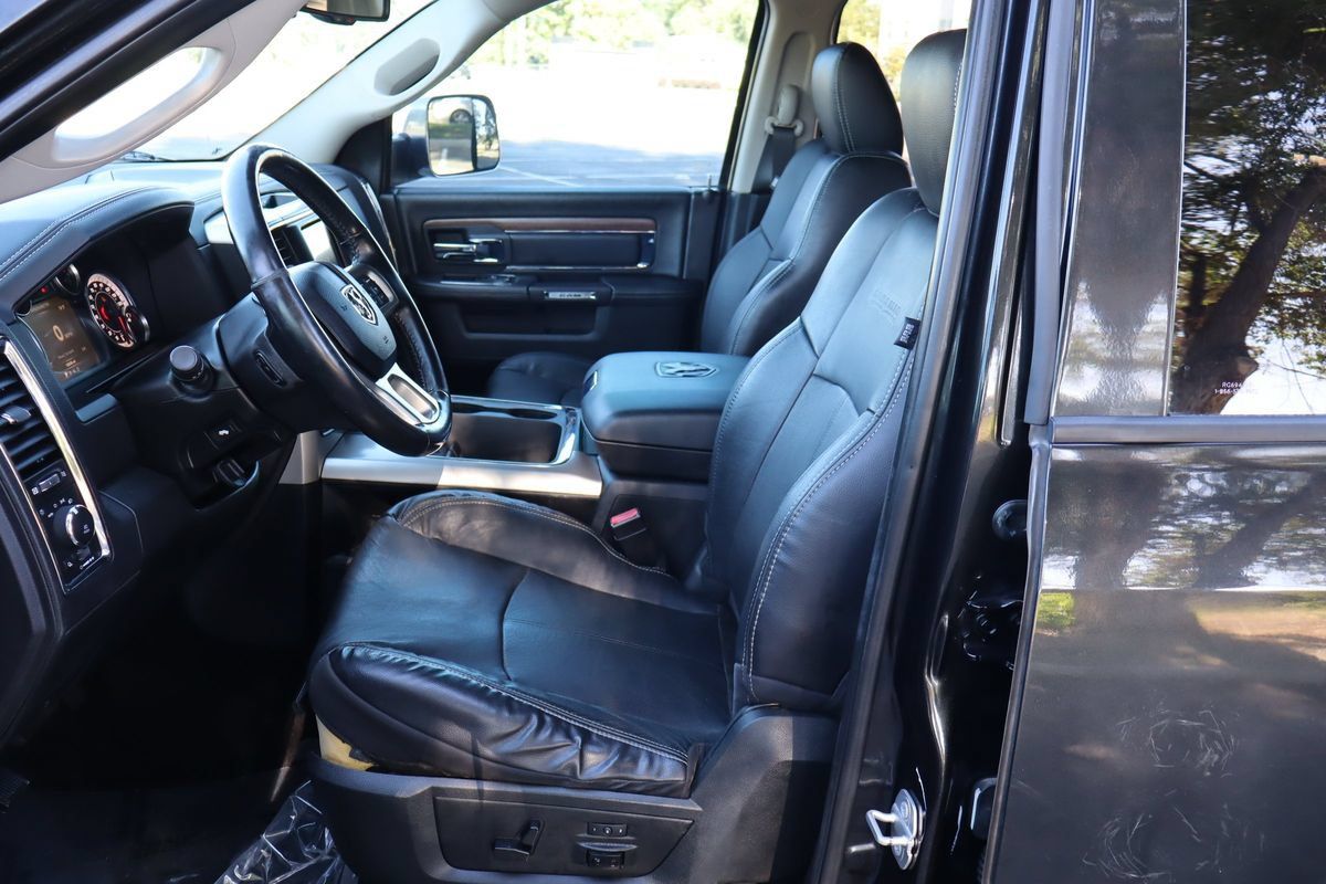 Used 2018 RAM 1500 Laramie w/ Convenience Group AWD/4WD image 19