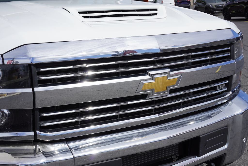Used 2019 Chevrolet Silverado 2500 LTZ w/ Duramax Plus Package AWD/4WD image 7