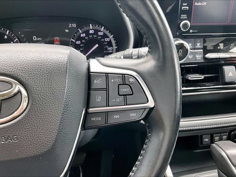 Used 2021 Toyota Highlander XLE AWD/4WD image 13