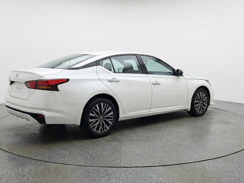 Used 2025 Nissan Altima 2.5 SV FWD image 9