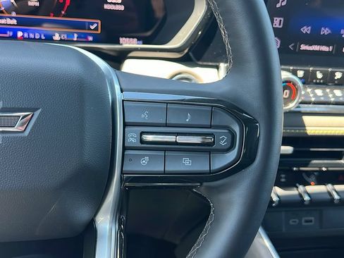 Used 2025 Chevrolet Colorado ZR2 w/ Technology Package AWD/4WD image 20