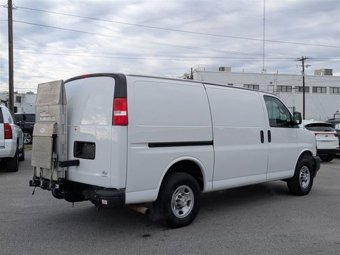 Used 2021 Chevrolet Express 3500 w/ Driver Convenience Package image 5
