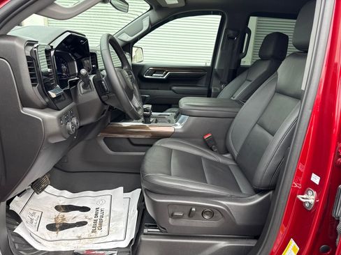 Used 2024 Chevrolet Silverado 1500 LT Trail Boss w/ Convenience Package II image 9