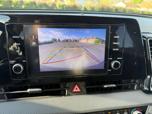 Used 2023 Kia Sportage LX image 12