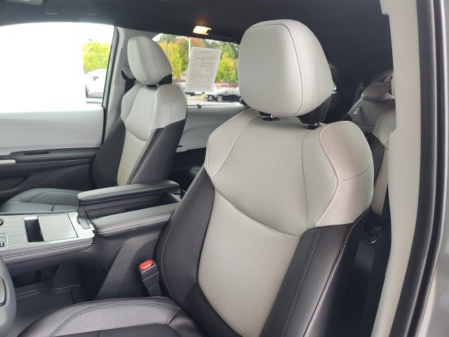 Used 2026 Toyota Sienna XSE AWD/4WD image 18