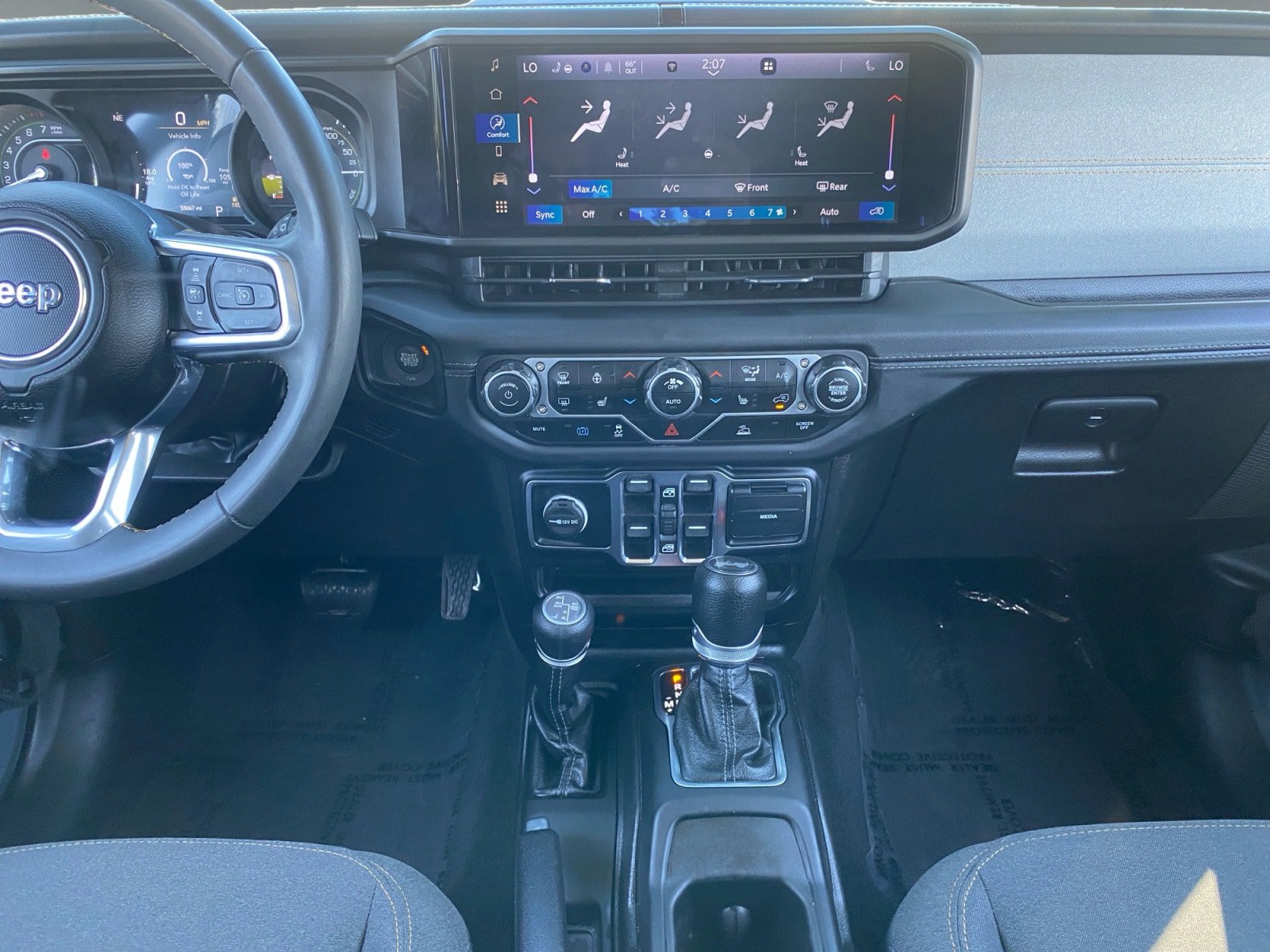 Used 2024 Jeep Wrangler Unlimited Sahara AWD/4WD image 11