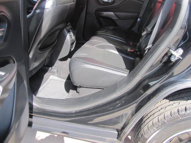 Used 2019 Jeep Cherokee Limited AWD/4WD image 14