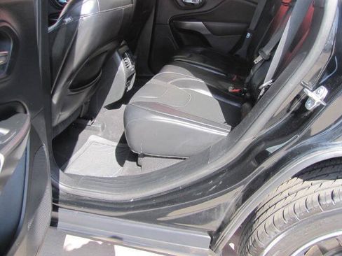 Used 2019 Jeep Cherokee Limited AWD/4WD image 14