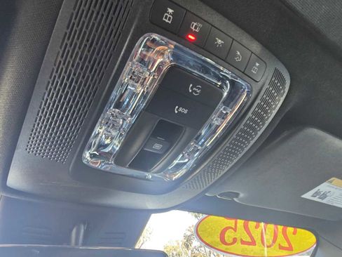 Used 2025 Mercedes-Benz GLB 250 GLB 250 image 35