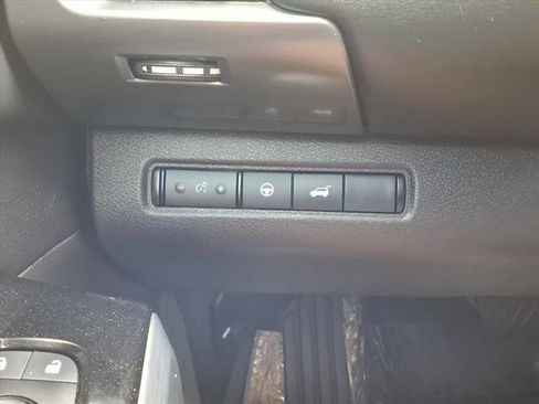 Used 2023 Nissan Pathfinder SL w/ Black Appearance Package image 10