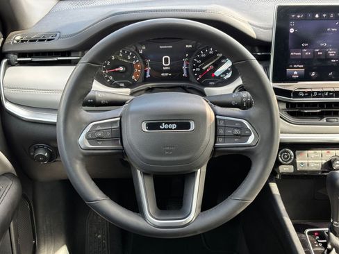 Used 2025 Jeep Compass Limited image 28