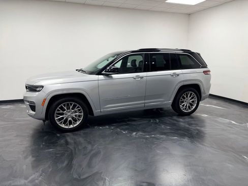 Used 2024 Jeep Grand Cherokee Summit AWD/4WD image 19