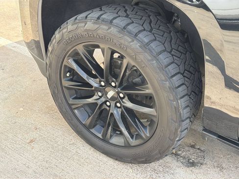 Used 2020 Cadillac Escalade Platinum AWD/4WD image 4