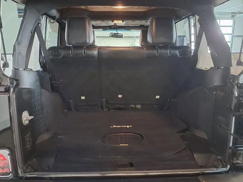 Used 2017 Jeep Wrangler Unlimited Sahara AWD/4WD image 6