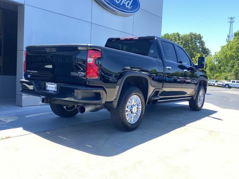 Used 2023 Chevrolet Silverado 3500 High Country AWD/4WD image 4