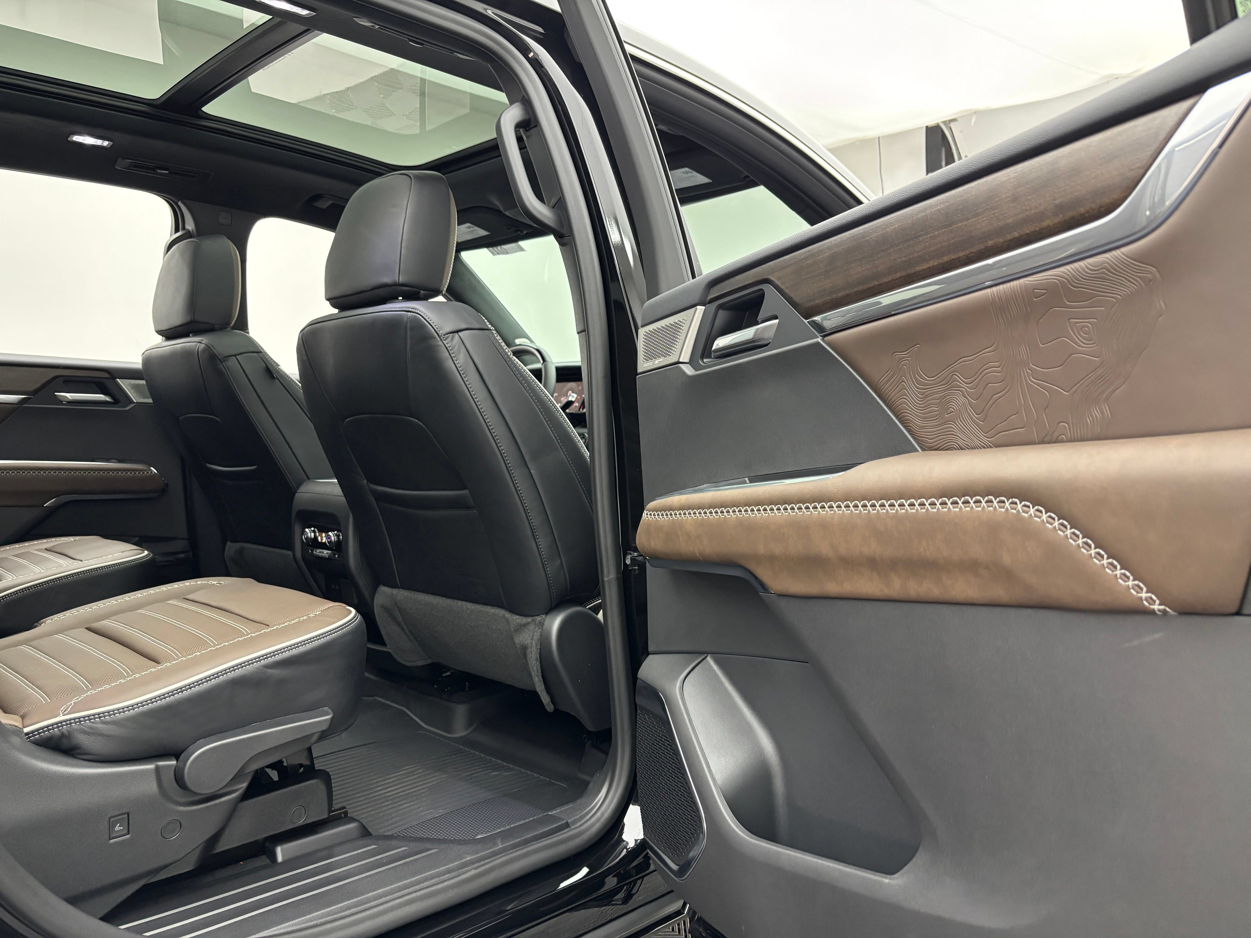 New 2026 GMC Acadia Denali Ultimate w/ LPO, Floor Liner Package AWD/4WD image 43