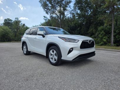 Used 2022 Toyota Highlander LE