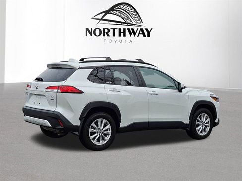 Certified 2023 Toyota Corolla Cross LE image 5