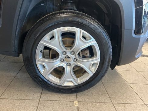 Used 2016 Jeep Renegade Limited image 12