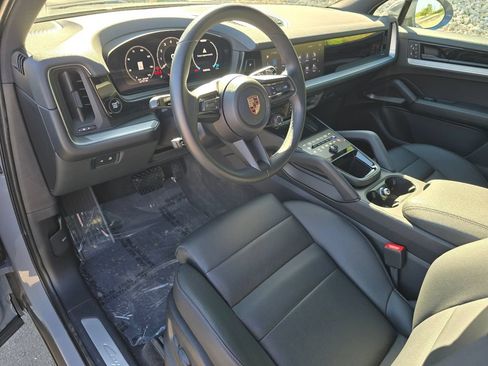 Certified 2026 Porsche Cayenne AWD/4WD image 4