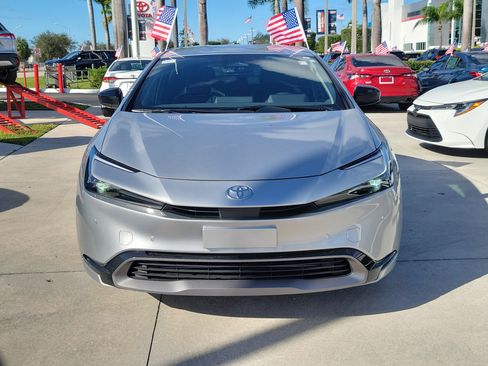 Used 2024 Toyota Prius XLE image 4