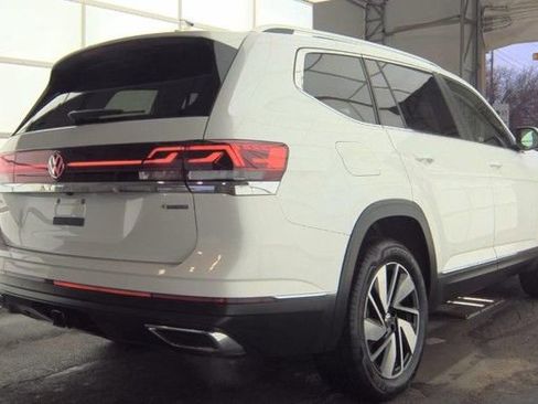 Used 2025 Volkswagen Atlas SEL image 2