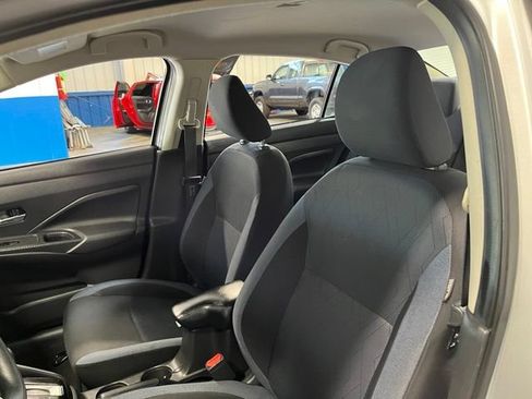 Used 2023 Nissan Versa SV FWD image 23