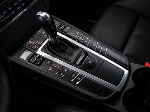 Certified 2018 Porsche Macan image 38