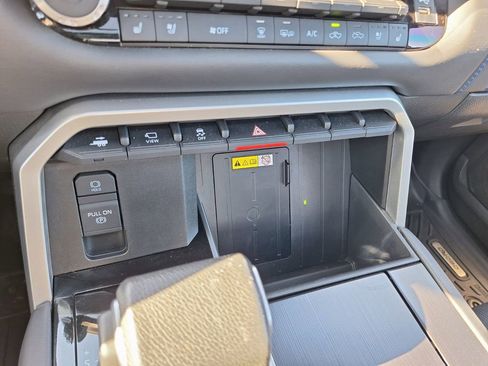 Used 2023 Toyota Tundra Platinum image 17