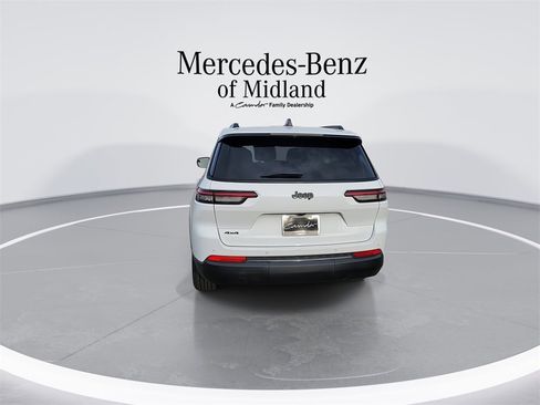 Used 2024 Jeep Grand Cherokee L Laredo image 7