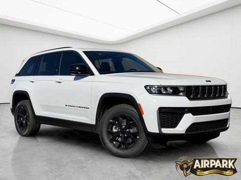 New 2026 Jeep Grand Cherokee Altitude AWD/4WD image 2