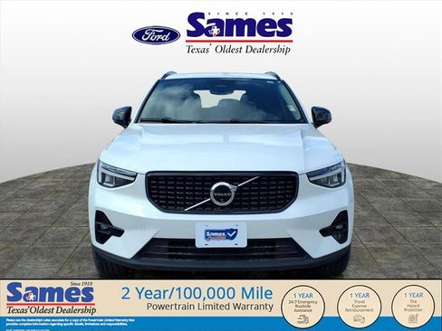 Used 2024 Volvo XC40 B5 Plus w/ Climate Package image 3