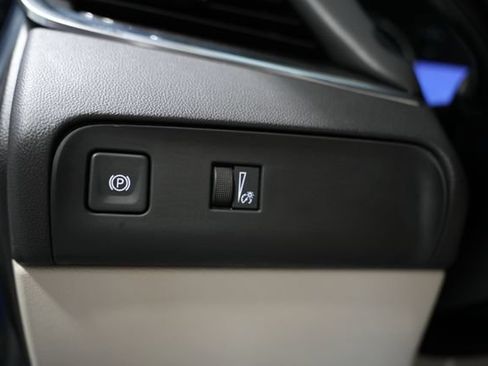 Used 2023 Buick Enclave Essence AWD/4WD image 14