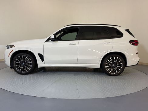 Used 2024 BMW X5 sDrive40i w/ M Sport Package RWD image 2